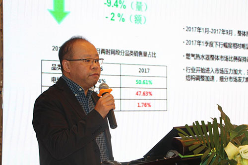 信息化與產(chǎn)業(yè)研究部市場(chǎng)處處長(zhǎng)錢軍